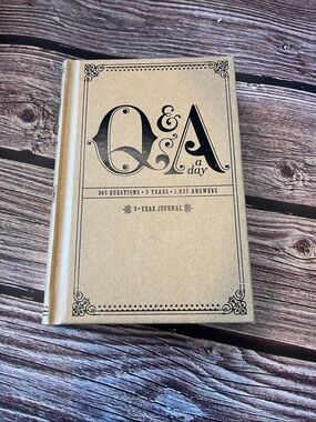 Q&A a Day 5-Year Journal